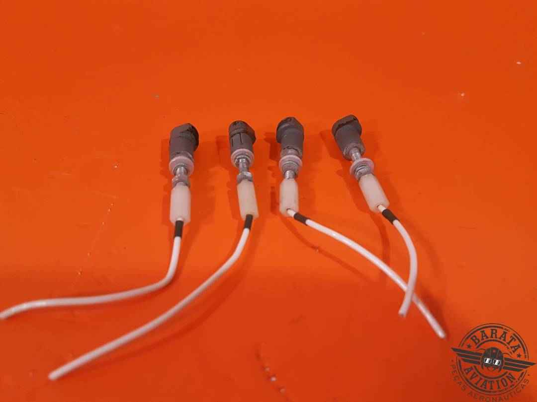 CM2990G1 SET OF 4 POST LIGHT OPERATING NORMALY