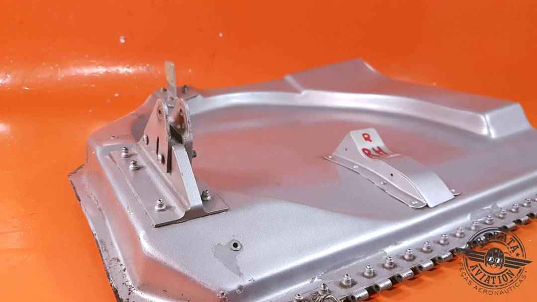 5422162-6 Learjet 55C R/H Main Gear Door Assy