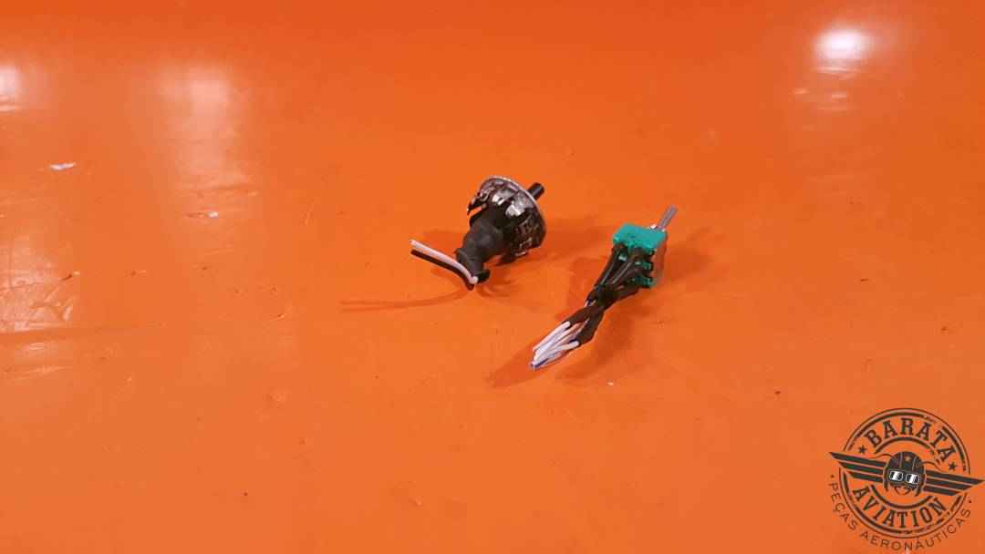 9825 Eaton Mini Toggle Switch Kit On/Off/On