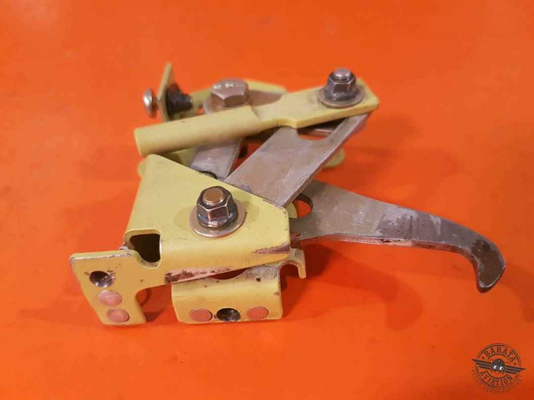 35-410456-601 Beech Latch Assy Cabin Door Upper