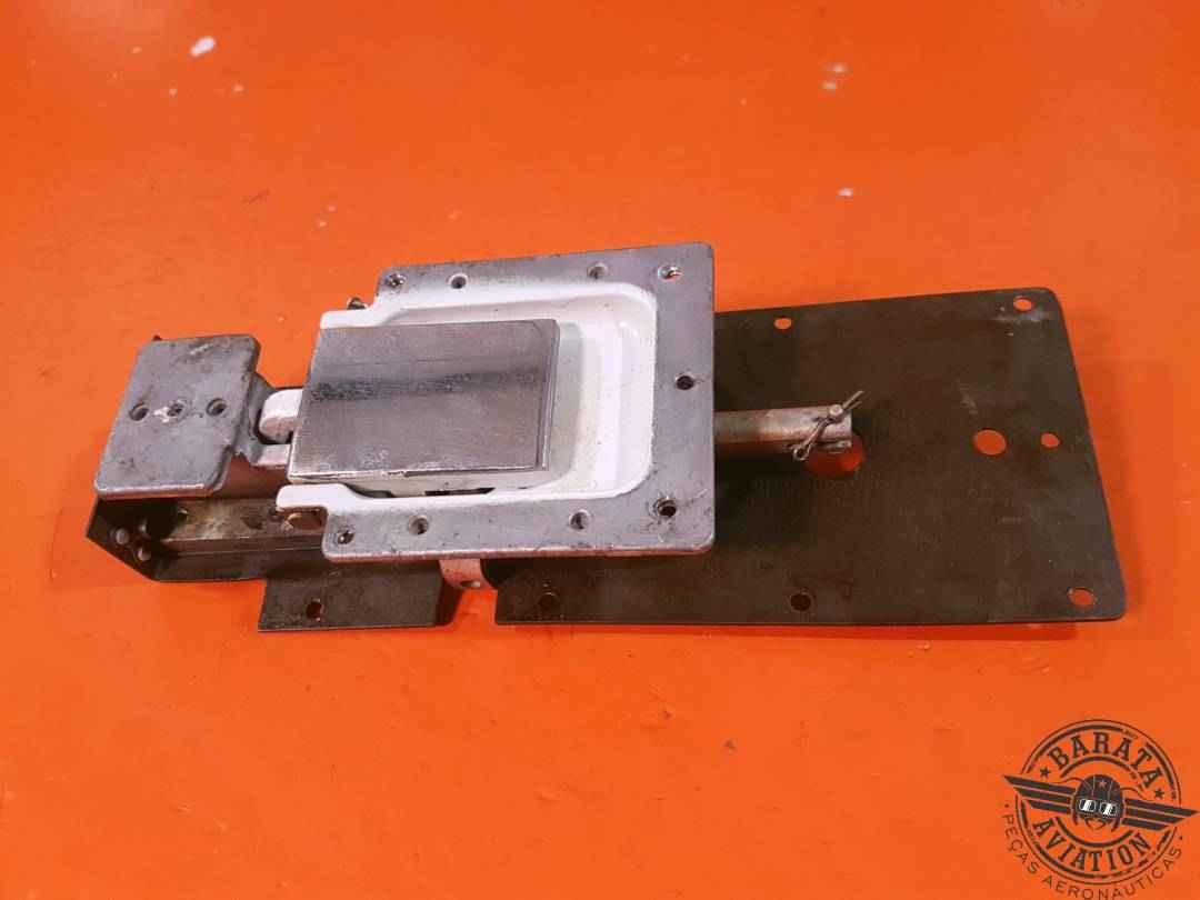 0413387-6 Cessna 152 Cabin Door Latch Assy R/H 