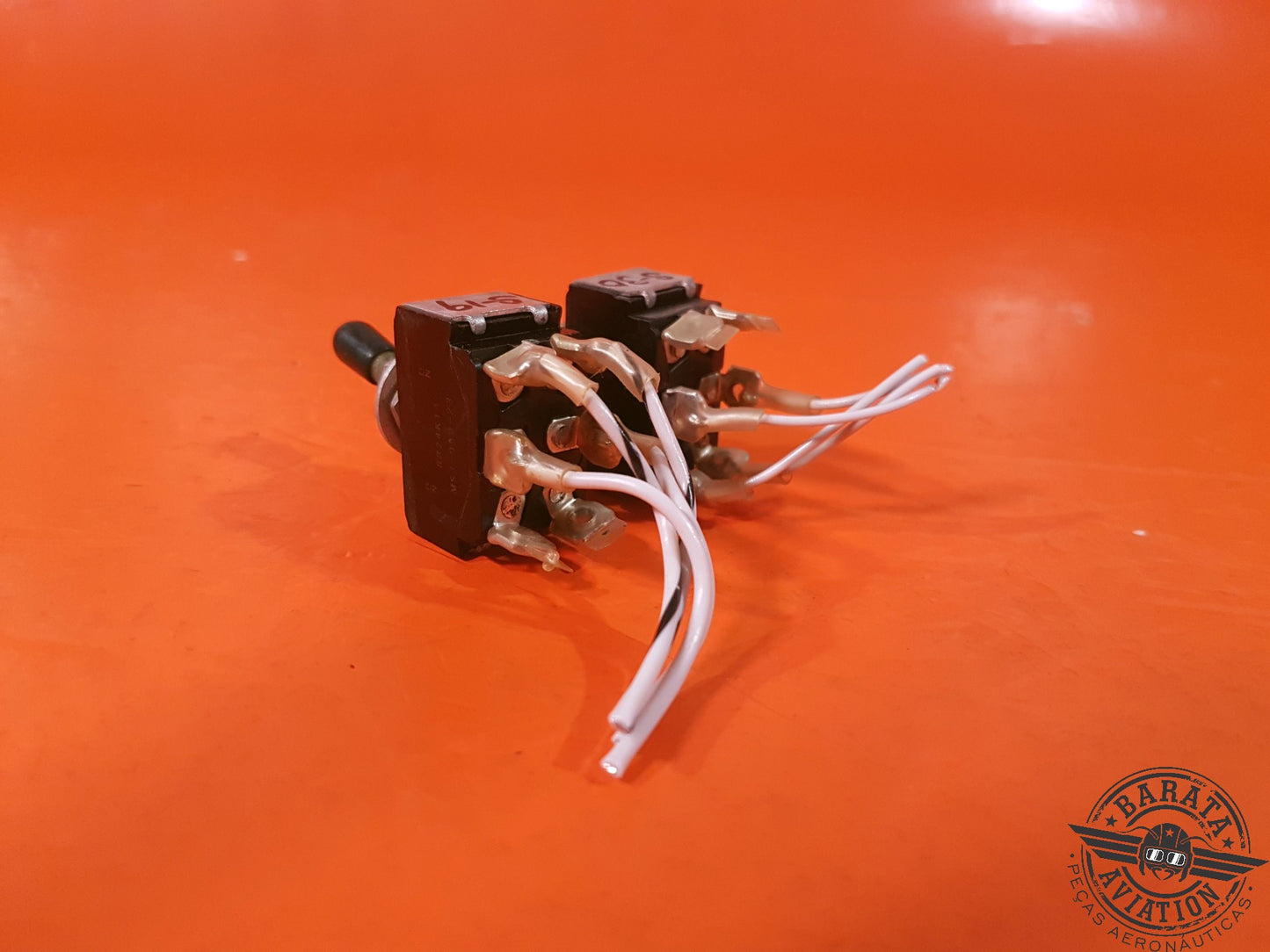 CUTLER HAMMER KIT OF 2 SWITCHES 2 POSITIONS P/N: MS35059-23 