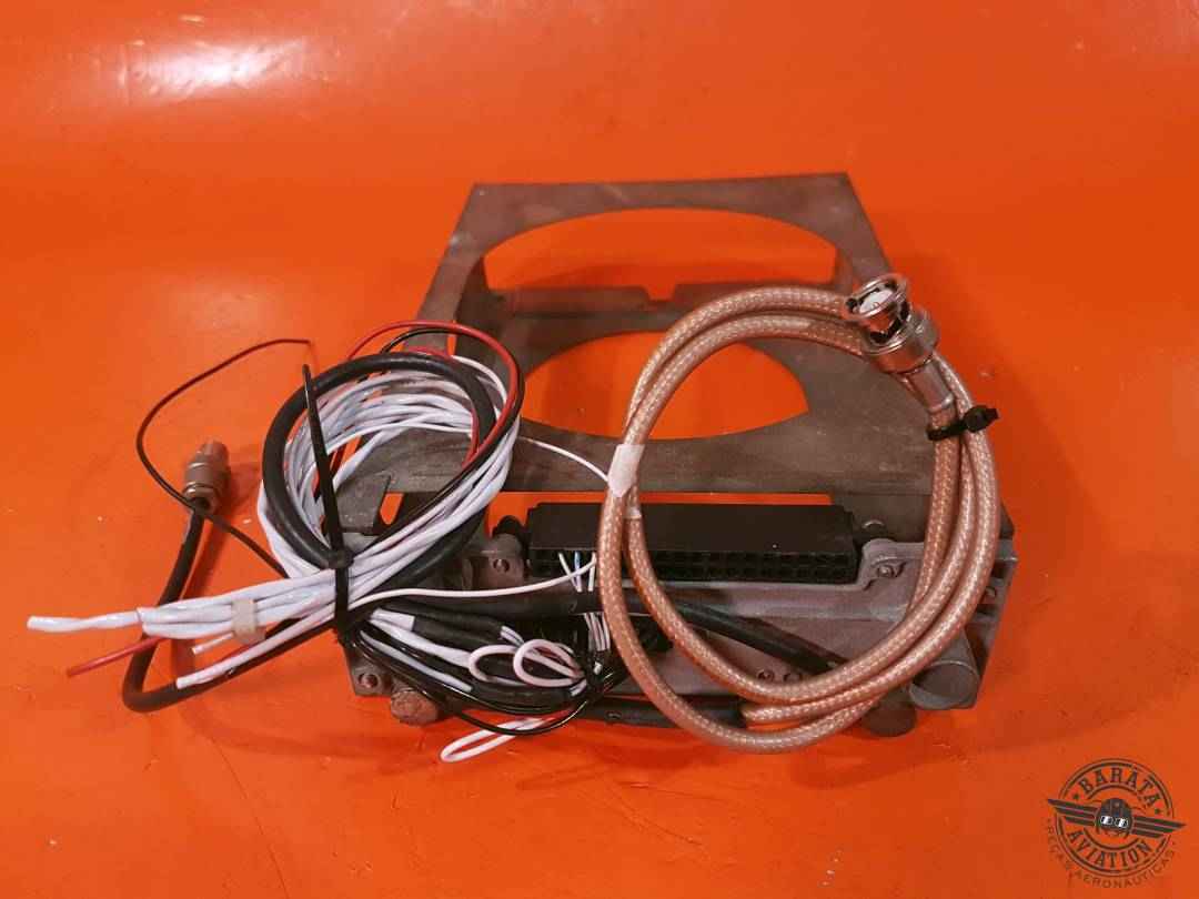 069-1024-42 Bendix KX-155 VHF Comm, Nav Radio w/ Glideslope) - 14V VDC