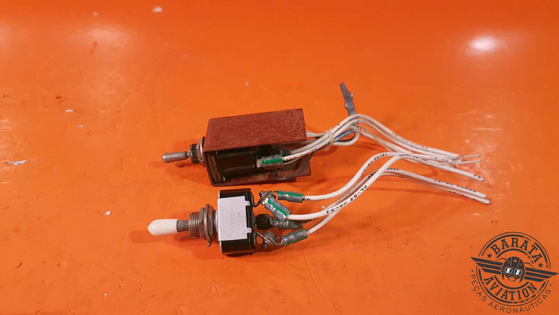 Kit of 2 Toggle Switches 3 Positions  On/Off/On