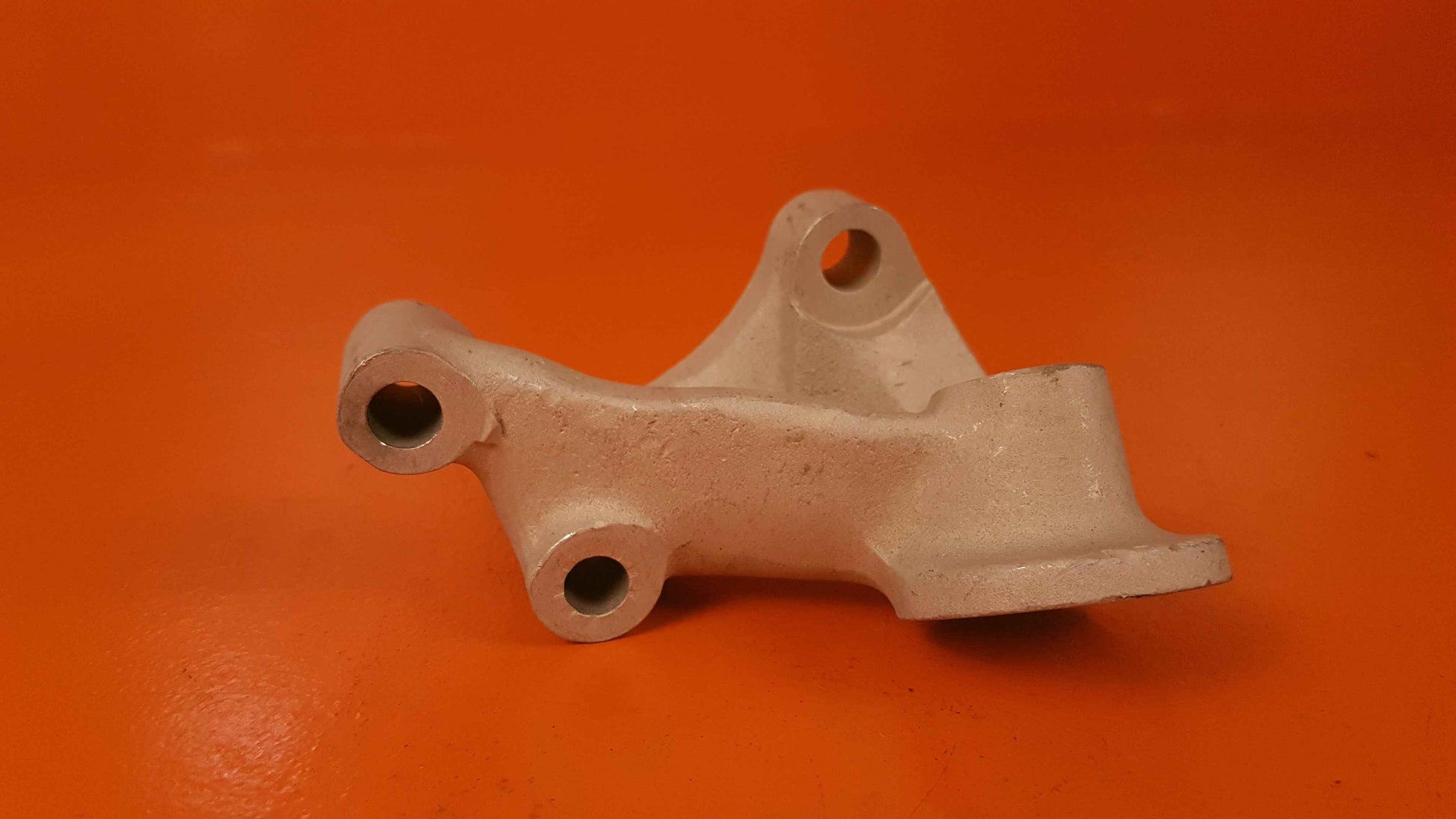 633761 Continental R/H Engine Mounting Bracket