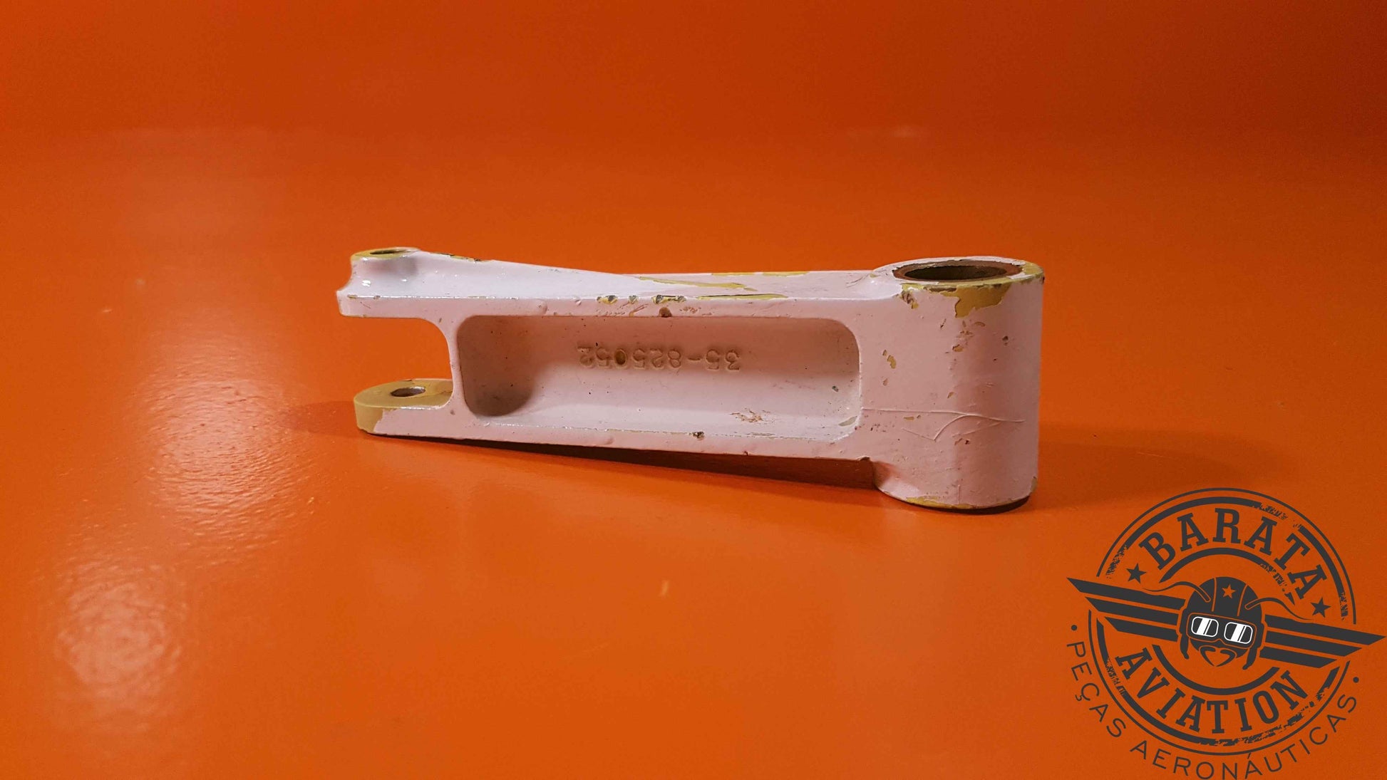 35-825052  Beechcraft Nose Landing Gear Steering Idler Arm